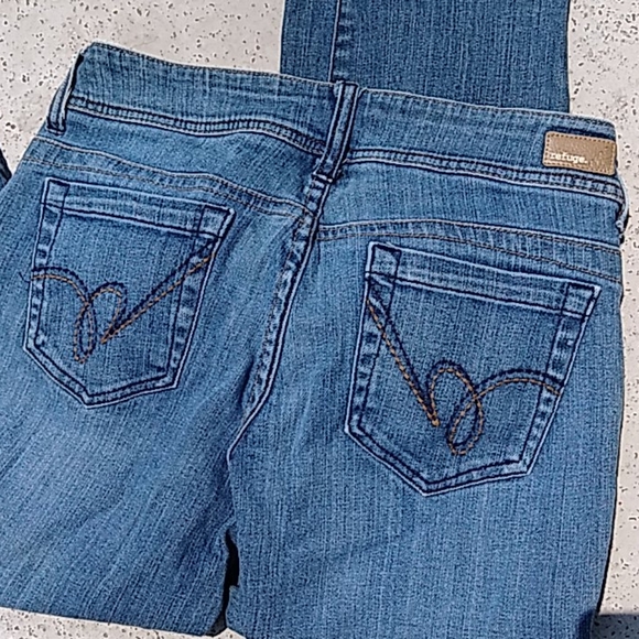 refuge Pants - Junior jean shorts size 9
